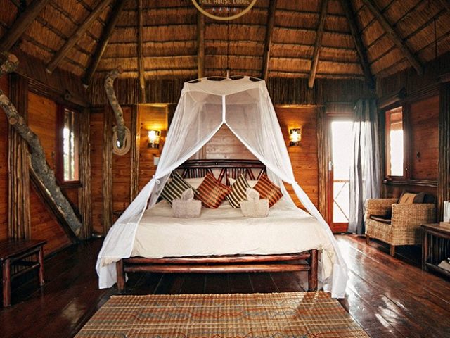 Bed in pezulu